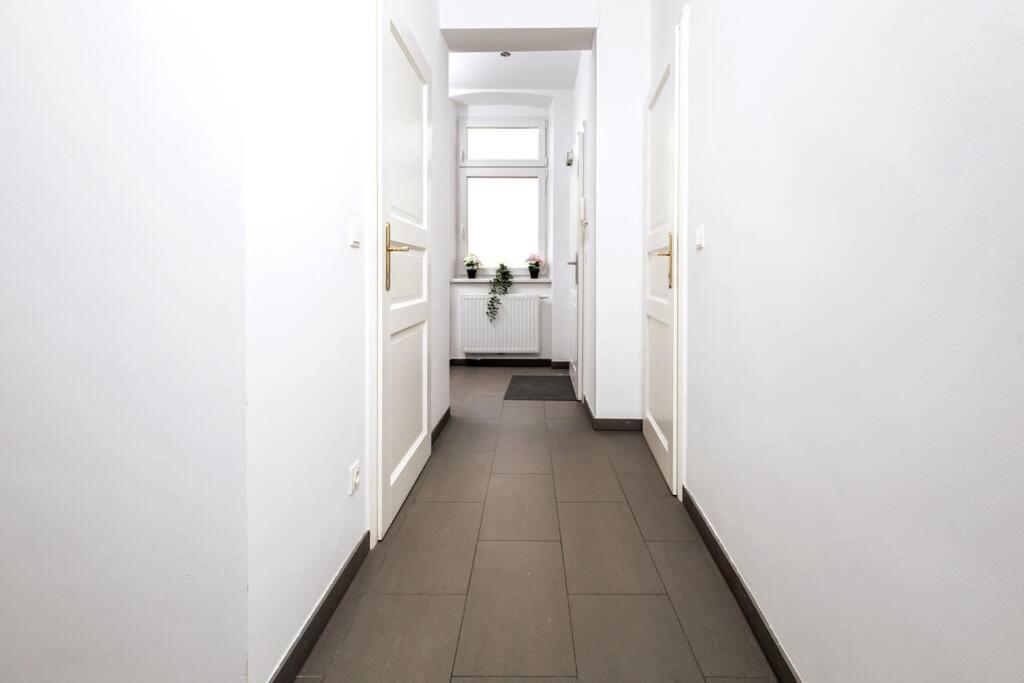 Orestaliving- 3Br On The Daube Canal/Friedensbruecke Vienna Exterior photo