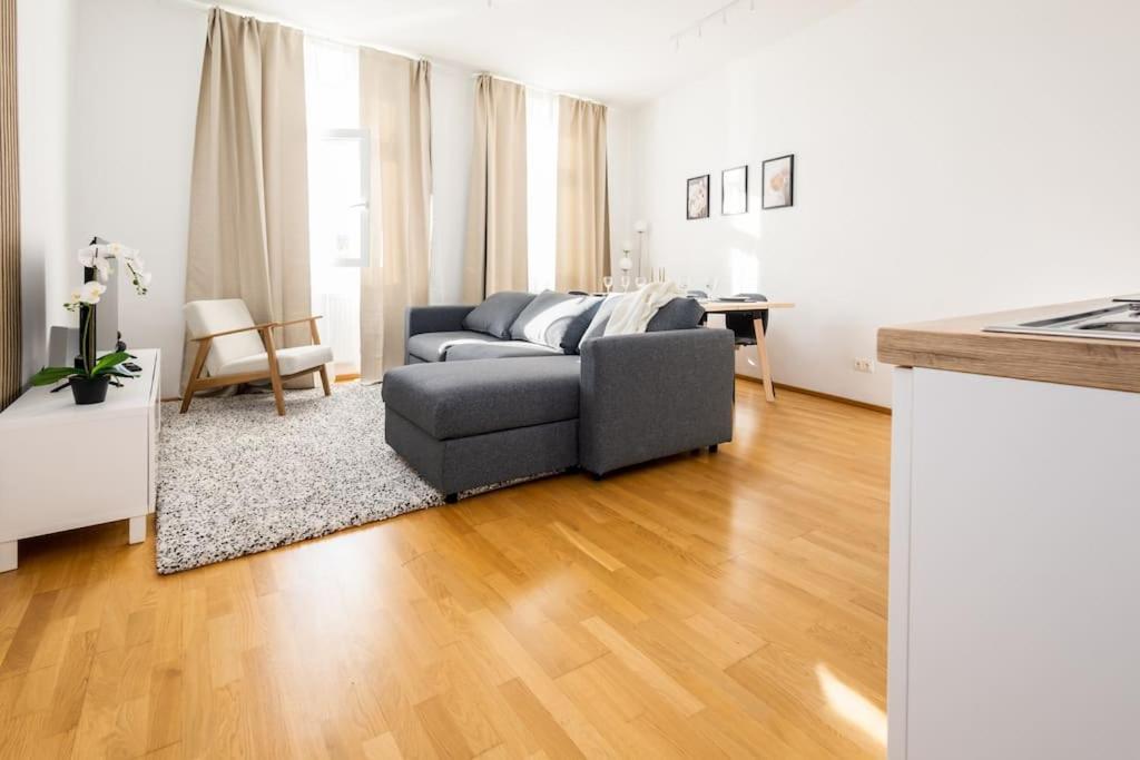 Orestaliving- 3Br On The Daube Canal/Friedensbruecke Vienna Exterior photo